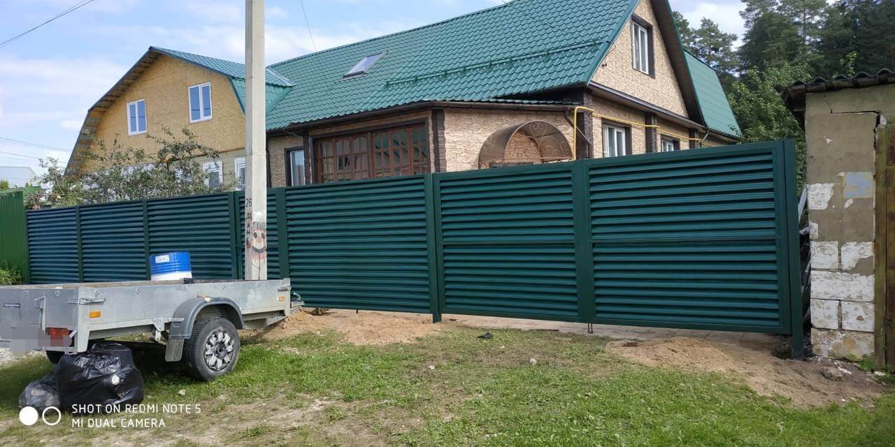 Забор-жалюзи с ламелями еврожалюзи ral6005/6005 Зеленый Мох 2-х сторонний фото1 в Новочеркасске