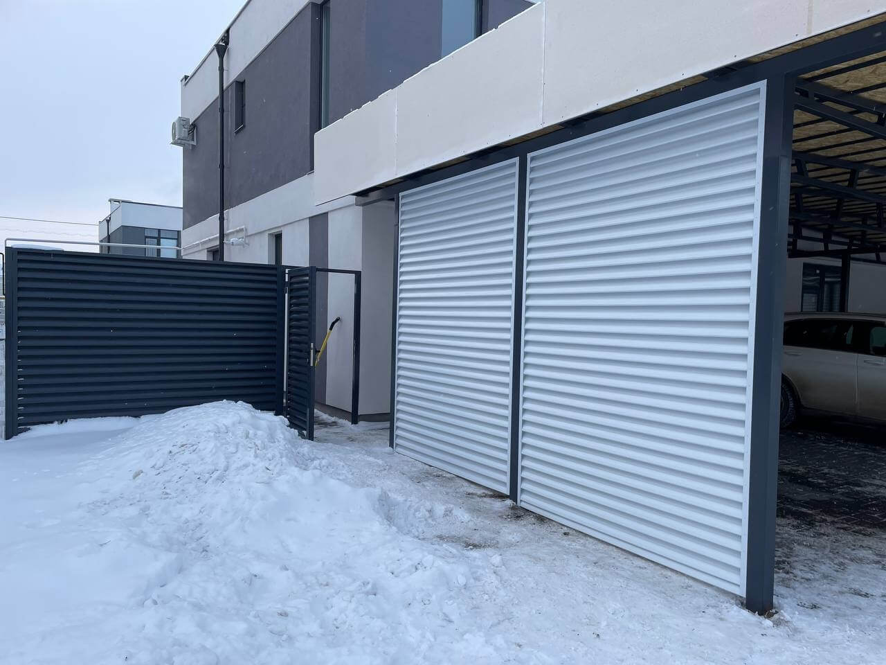 Парковочное место из ламелей Еврожалюзи RAL9003/9003 Белый двусторонний фото 1 в Новочеркасске