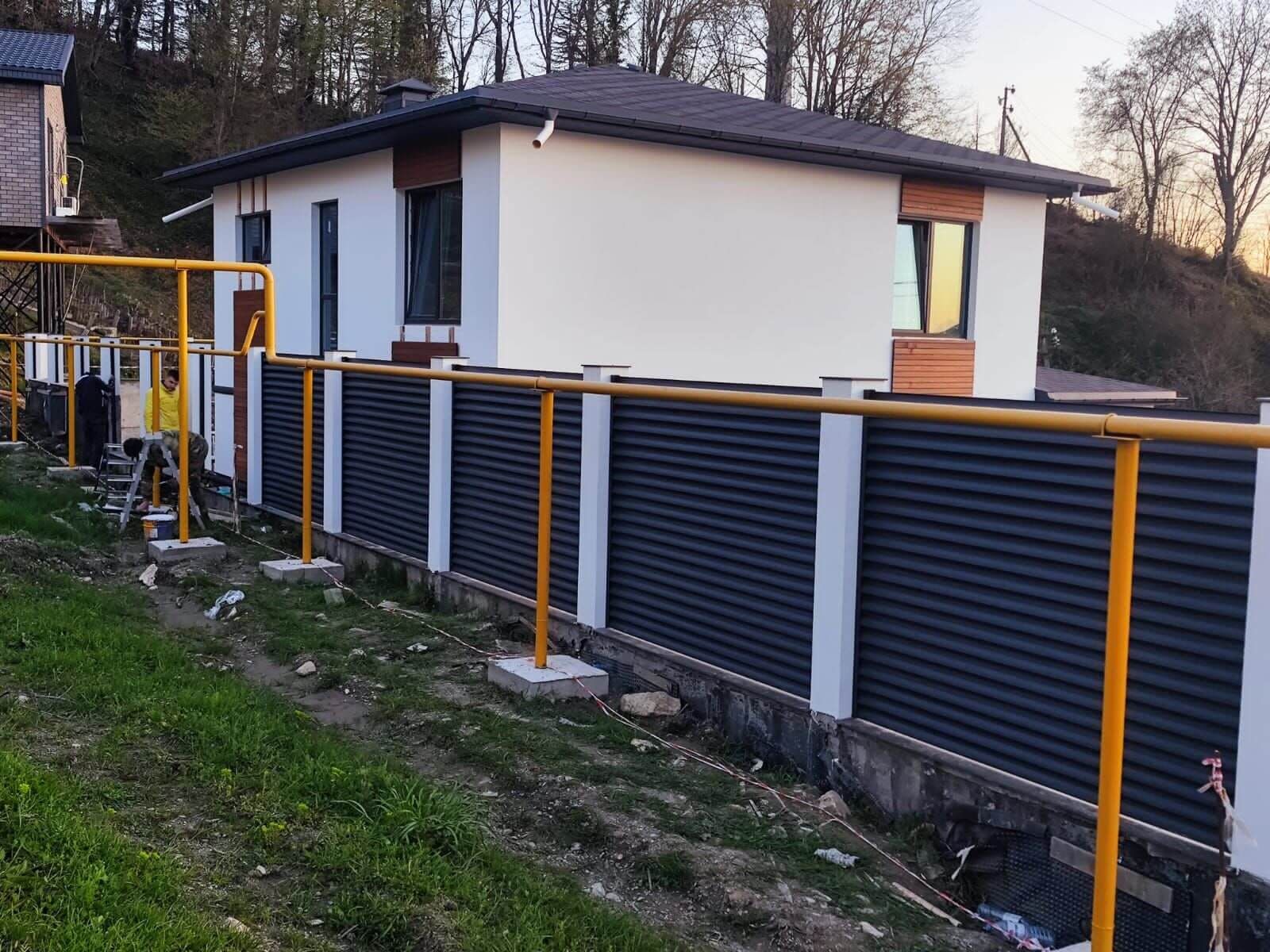 Забор-жалюзи 57м RAL7024/7024 Серый Графит двусторонний фото 2 в Новочеркасске