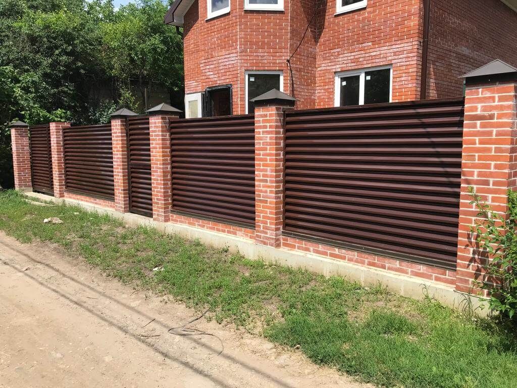 Забор из ламелей ЭКО-Z усиленных 25м RAL8017/8017 Шоколад двусторонний в Новочеркасске