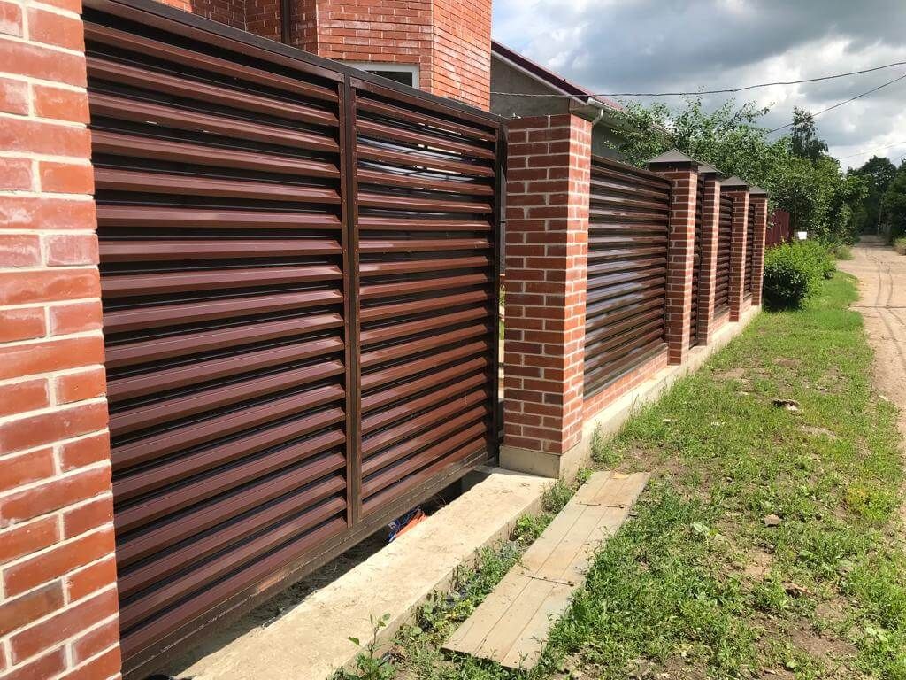 Забор из ламелей ЭКО-Z усиленных 25м RAL8017/8017 Шоколад двусторонний фото 6 в Новочеркасске