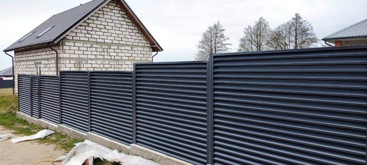 Забор-жалюзи из ламелей ЭКО-Z 24м RAL7024 Серый Графит фото 5 в Новочеркасске