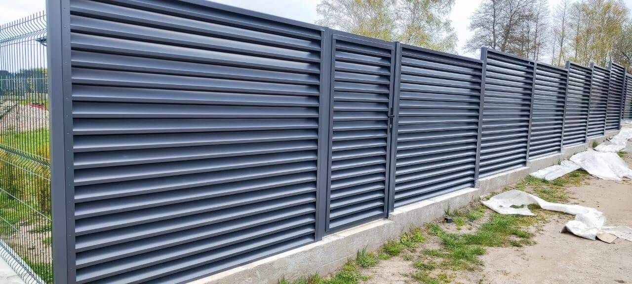 Забор-жалюзи из ламелей ЭКО-Z 24м RAL7024 Серый Графит фото 2 в Новочеркасске