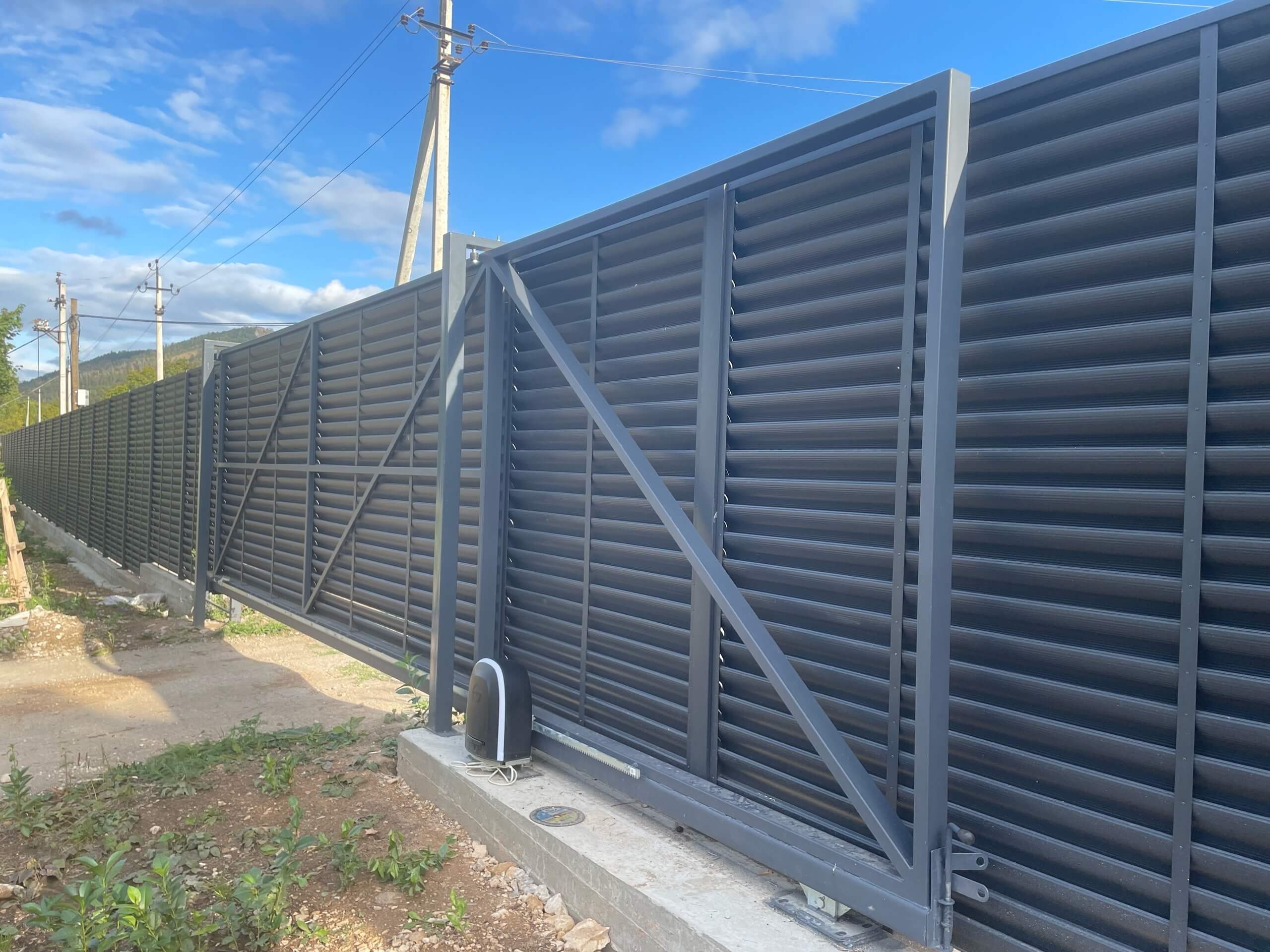 Забор-жалюзи из ламелей Еврожалюзи 250м RAL7024/7024 Серый Графит матовый фото 2 в Новочеркасске