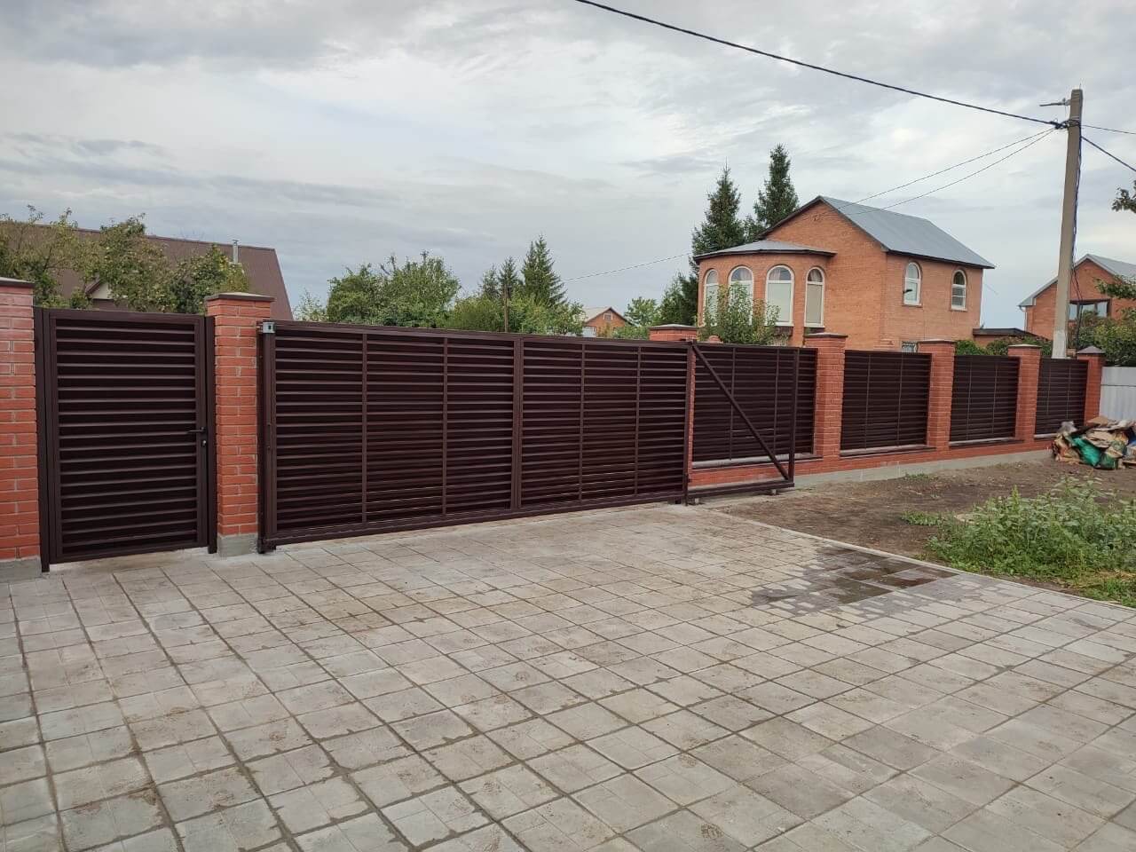 Забор из ламелей Еврожалюзи 28м RAL8017/8017 Шоколад двусторонний фото 3 в Новочеркасске