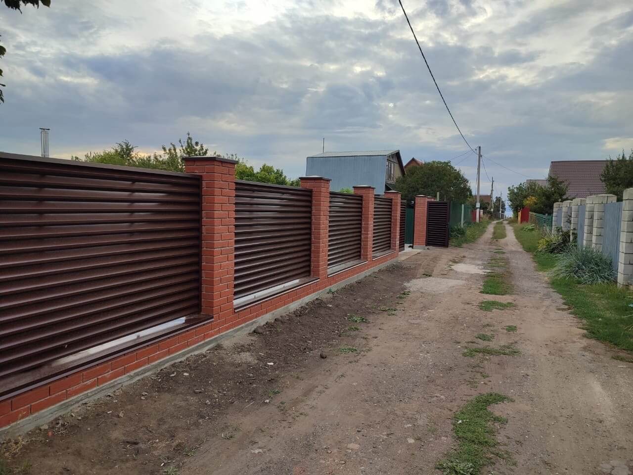Забор из ламелей Еврожалюзи 28м RAL8017/8017 Шоколад двусторонний фото 2 в Новочеркасске