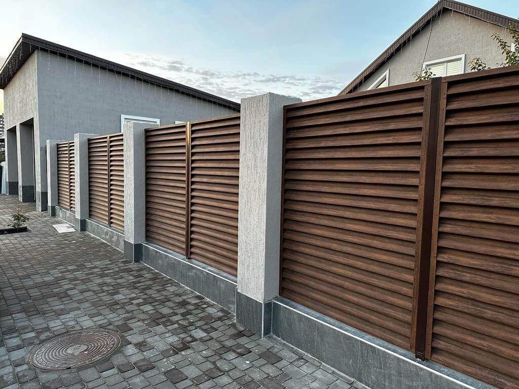 Забор-жалюзи из ламелей Еврожалюзи 23м Каштан Printech фото 2 в Новочеркасске