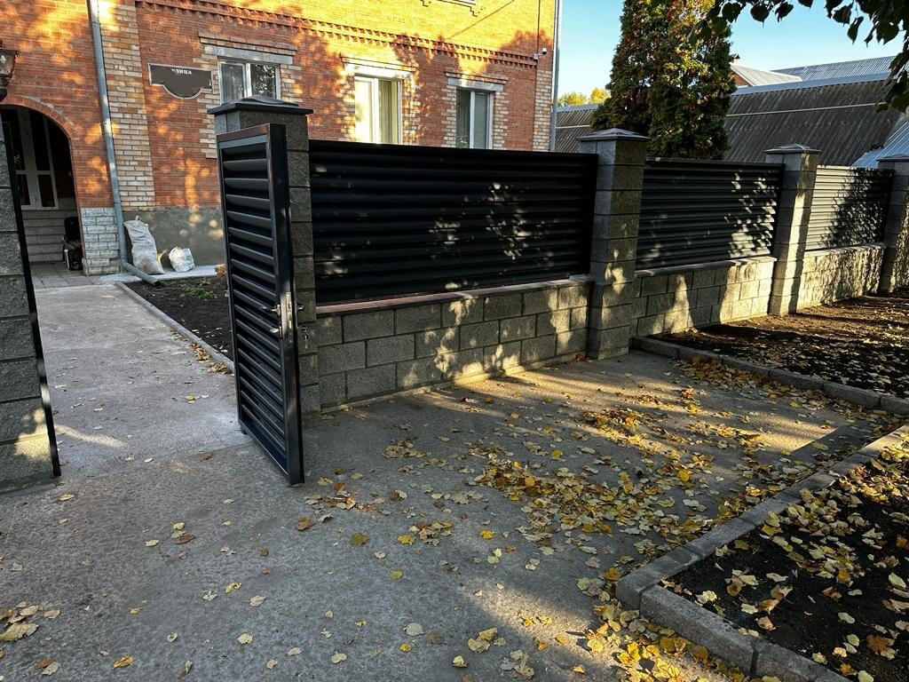 Забор-жалюзи 19м RAL7024/7024 Серый Графит двусторонний MATTE фото 5 в Новочеркасске