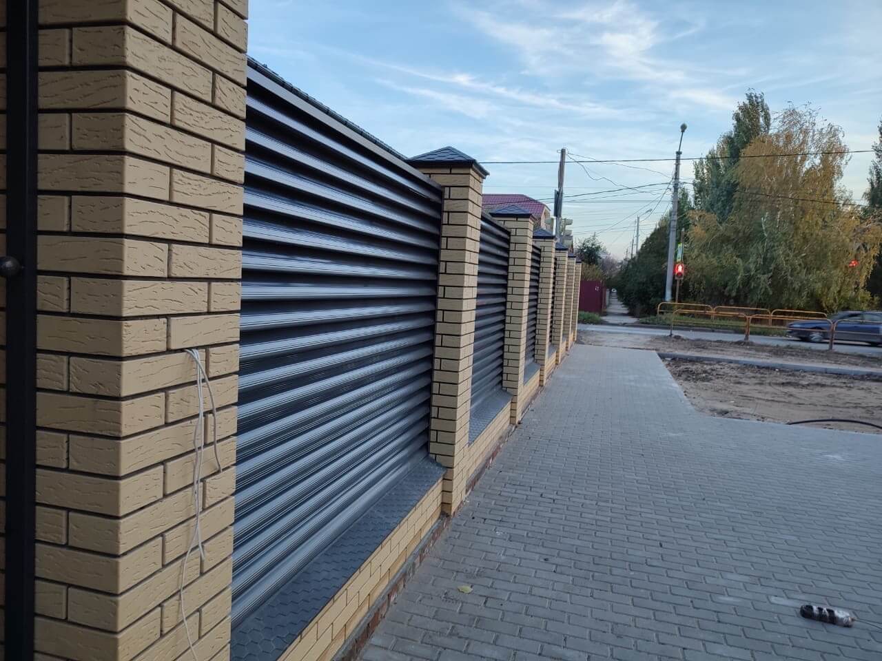 Забор-жалюзи с ламелями Еврожалюзи 16м RAL7024/7024 Серый Графит двусторонний фото 2 в Новочеркасске
