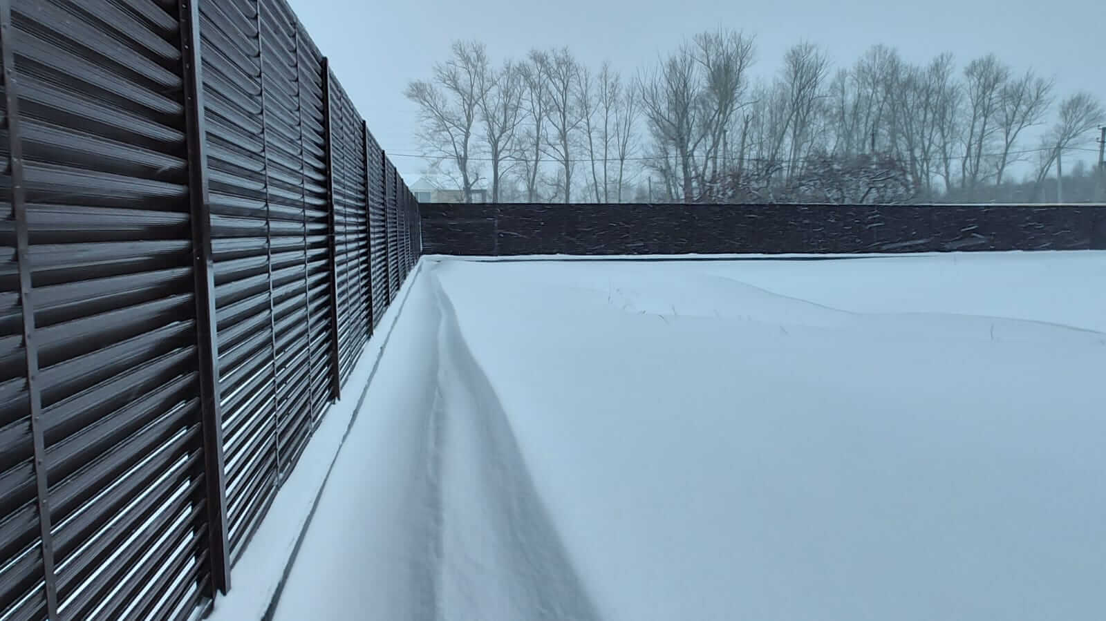Забор из ламелей Еврожалюзи 108м RAL8017/8017 Шоколад двусторонний фото 1 в Новочеркасске