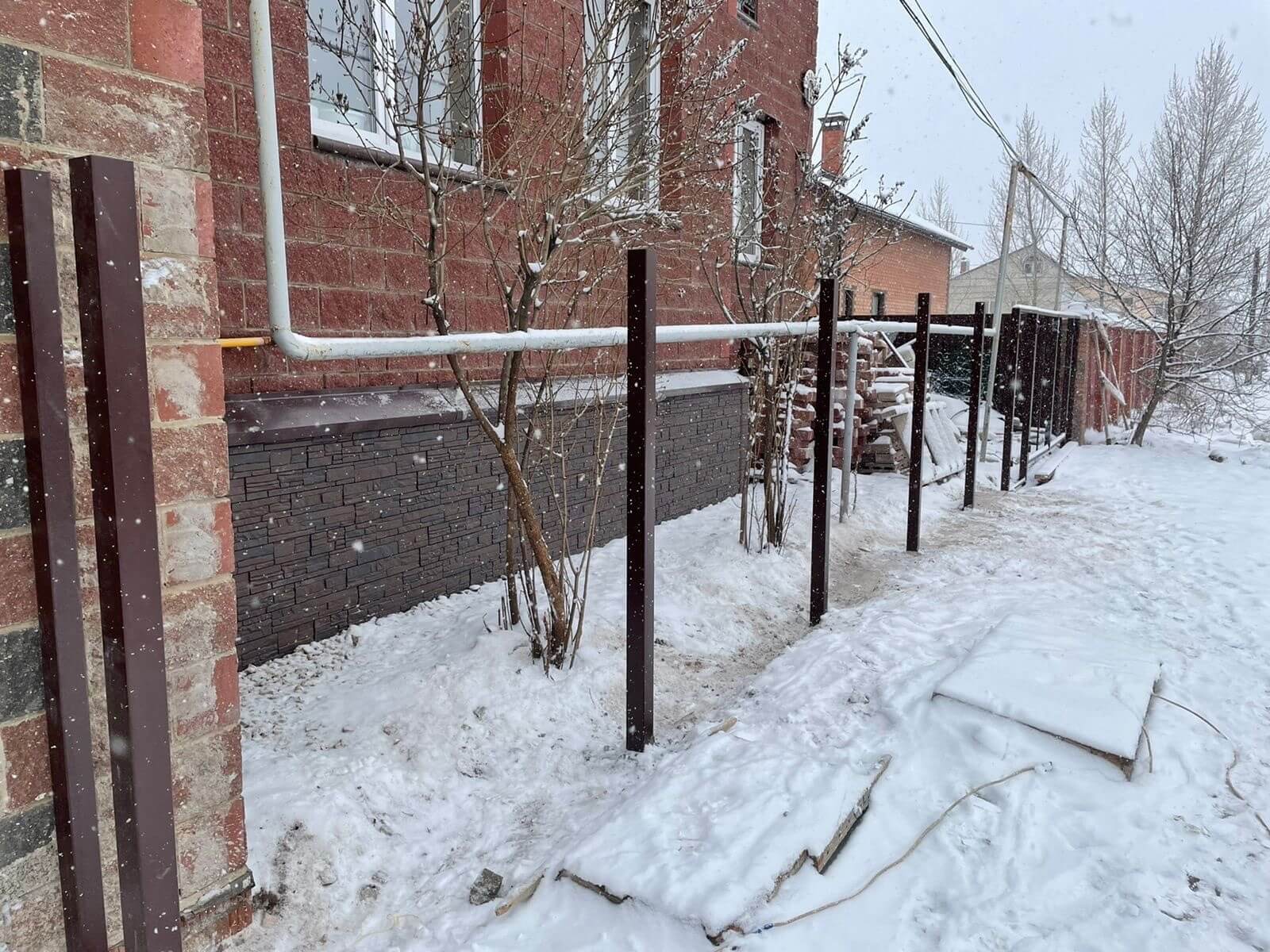 Забор из ламелей еврожалюзи 38м RAL8017/8017 Шоколад двусторонний фото 2 в Новочеркасске