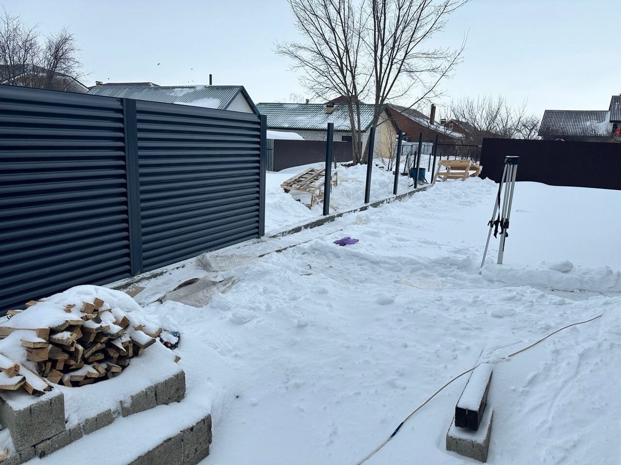 Забор-жалюзи из ламелей Еврожалюзи 32м RAL7024/7024 Серый Графит двусторонний фото 3 в Новочеркасске