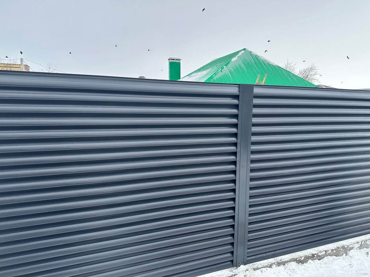 Забор-жалюзи из ламелей Еврожалюзи 32м RAL7024/7024 Серый Графит двусторонний в Новочеркасске