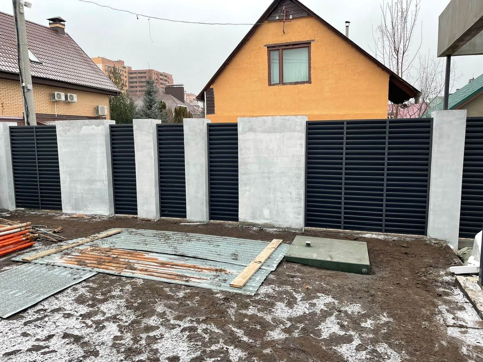 Забор из ламелей еврожалюзи 28м RAL7024/7024 Серый Графит двусторонний в Новочеркасске