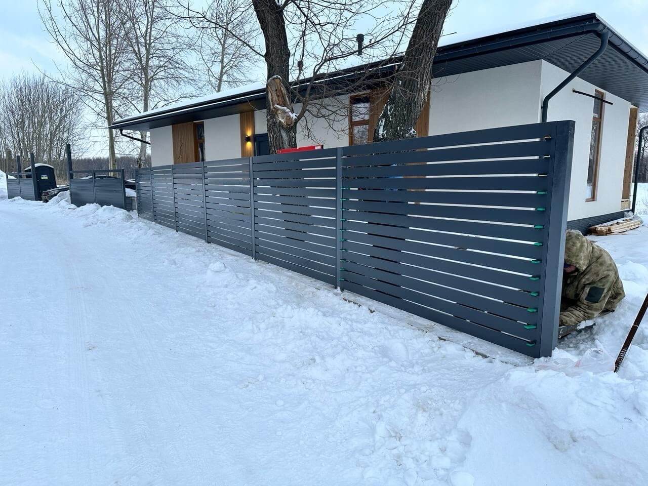 Забор-ранчо из металлопланкена 37м RAL7024 Серый Графит фото 3 в Новочеркасске