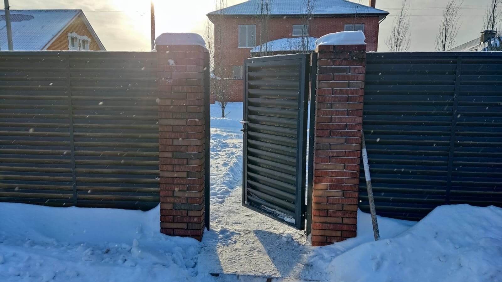 Забор-жалюзи с ламелями еврожалюзи 34м RAL7024/7024 Серый Графит двусторонний фото 3 в Новочеркасске
