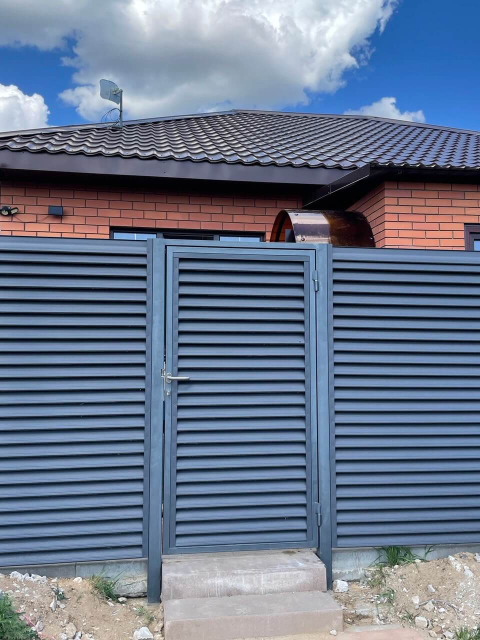 Забор из ламелей еврожалюзи 24м RAL7024 Серый Графит МАТТЕ фото 2 в Новочеркасске
