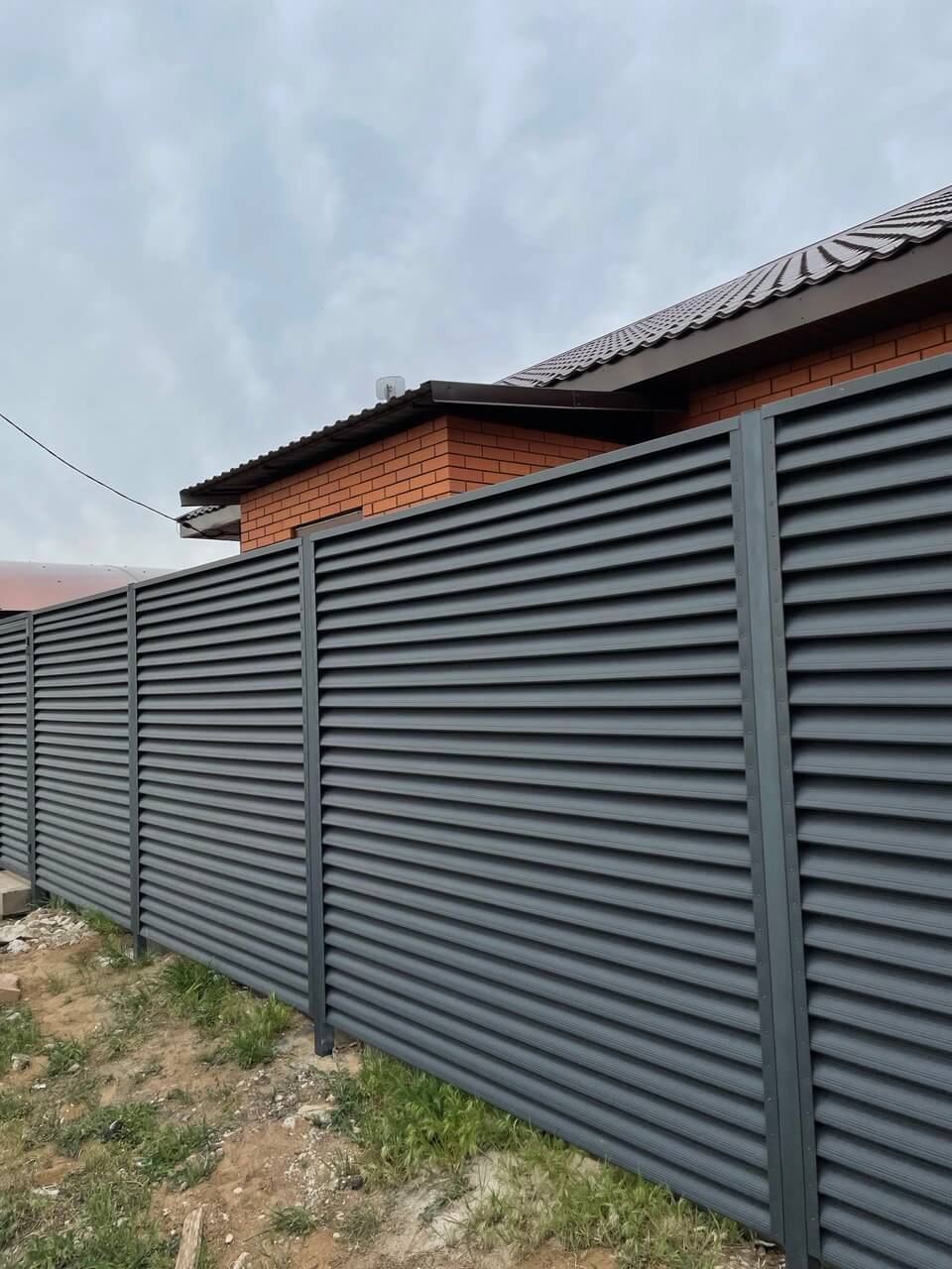 Забор из ламелей еврожалюзи 24м RAL7024 Серый Графит МАТТЕ в Новочеркасске