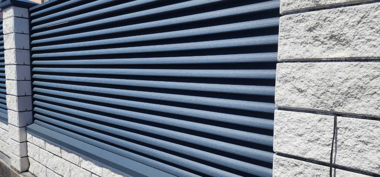 Забор из ламелей Еврожалюзи 32м RAL7024/7024 Серый Графит двусторонний МАТТЕ фото 1 в Новочеркасске