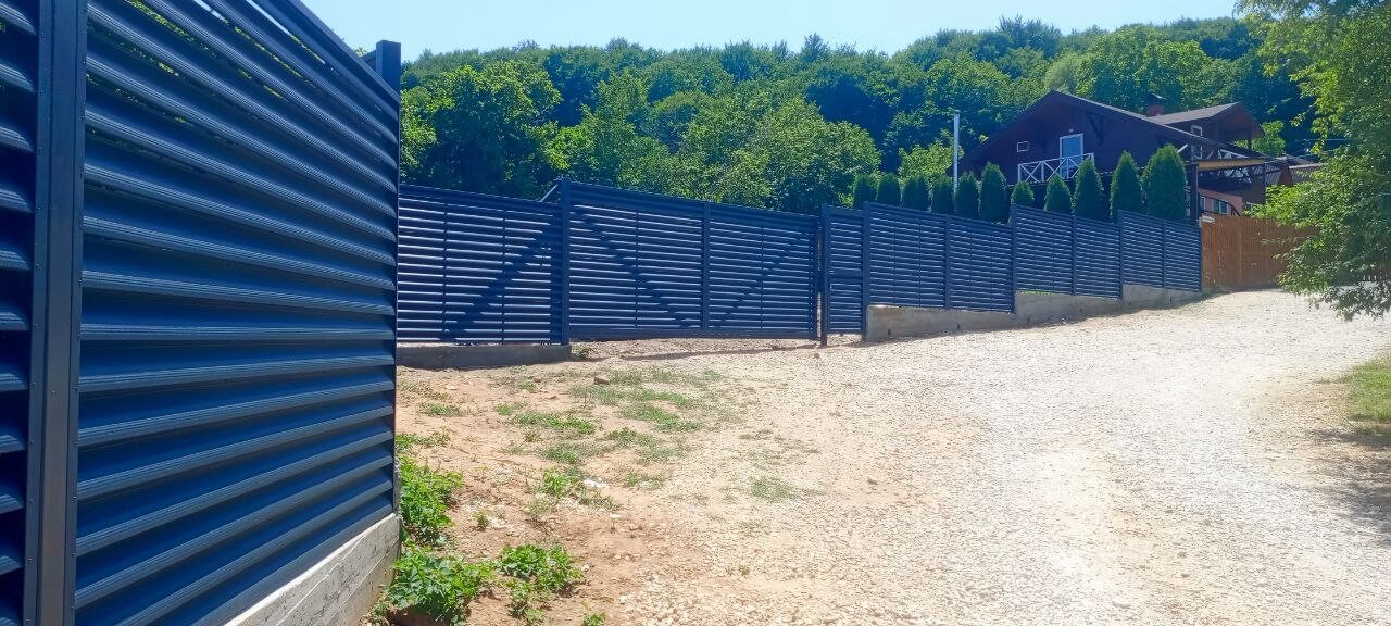 Забор-жалюзи из ламелей Еврожалюзи 53м RAL7024 Серый Графит МАТТЕ фото 8 в Новочеркасске
