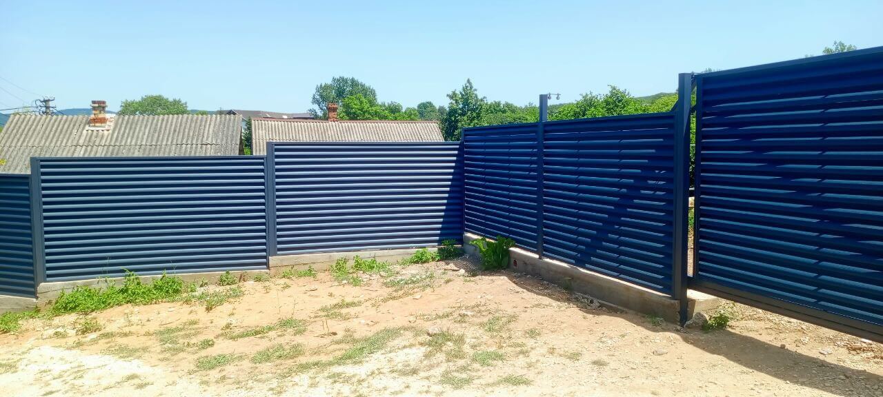 Забор-жалюзи из ламелей Еврожалюзи 53м RAL7024 Серый Графит МАТТЕ фото 4 в Новочеркасске