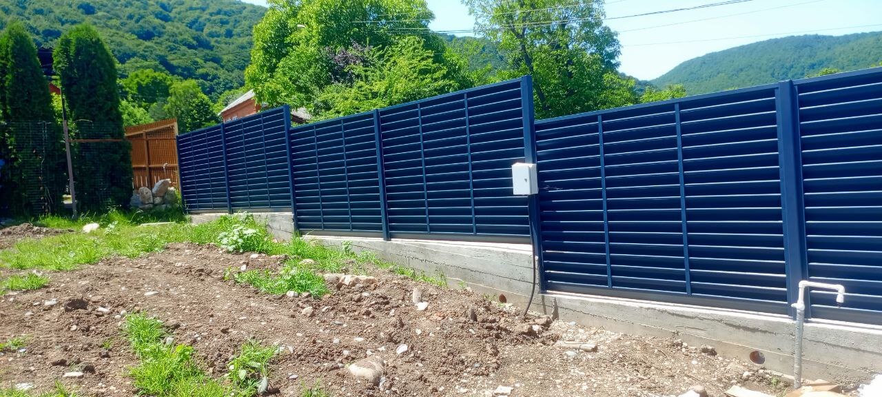 Забор-жалюзи из ламелей Еврожалюзи 53м RAL7024 Серый Графит МАТТЕ фото 3 в Новочеркасске