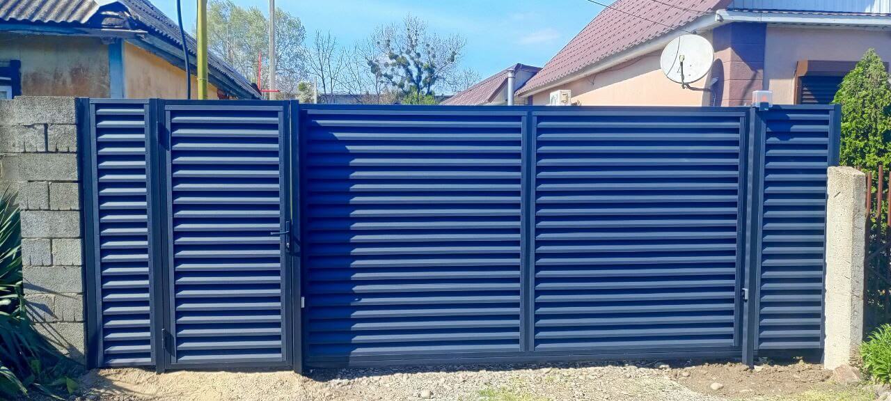 Забор-жалюзи из ламелей Еврожалюзи 53м RAL7024 Серый Графит МАТТЕ фото 1 в Новочеркасске