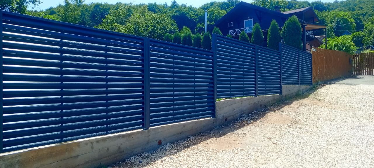 Забор-жалюзи из ламелей Еврожалюзи 53м RAL7024 Серый Графит МАТТЕ фото 12 в Новочеркасске