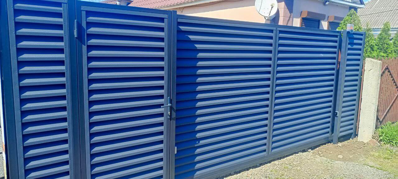 Забор-жалюзи из ламелей Еврожалюзи 53м RAL7024 Серый Графит МАТТЕ фото 10 в Новочеркасске