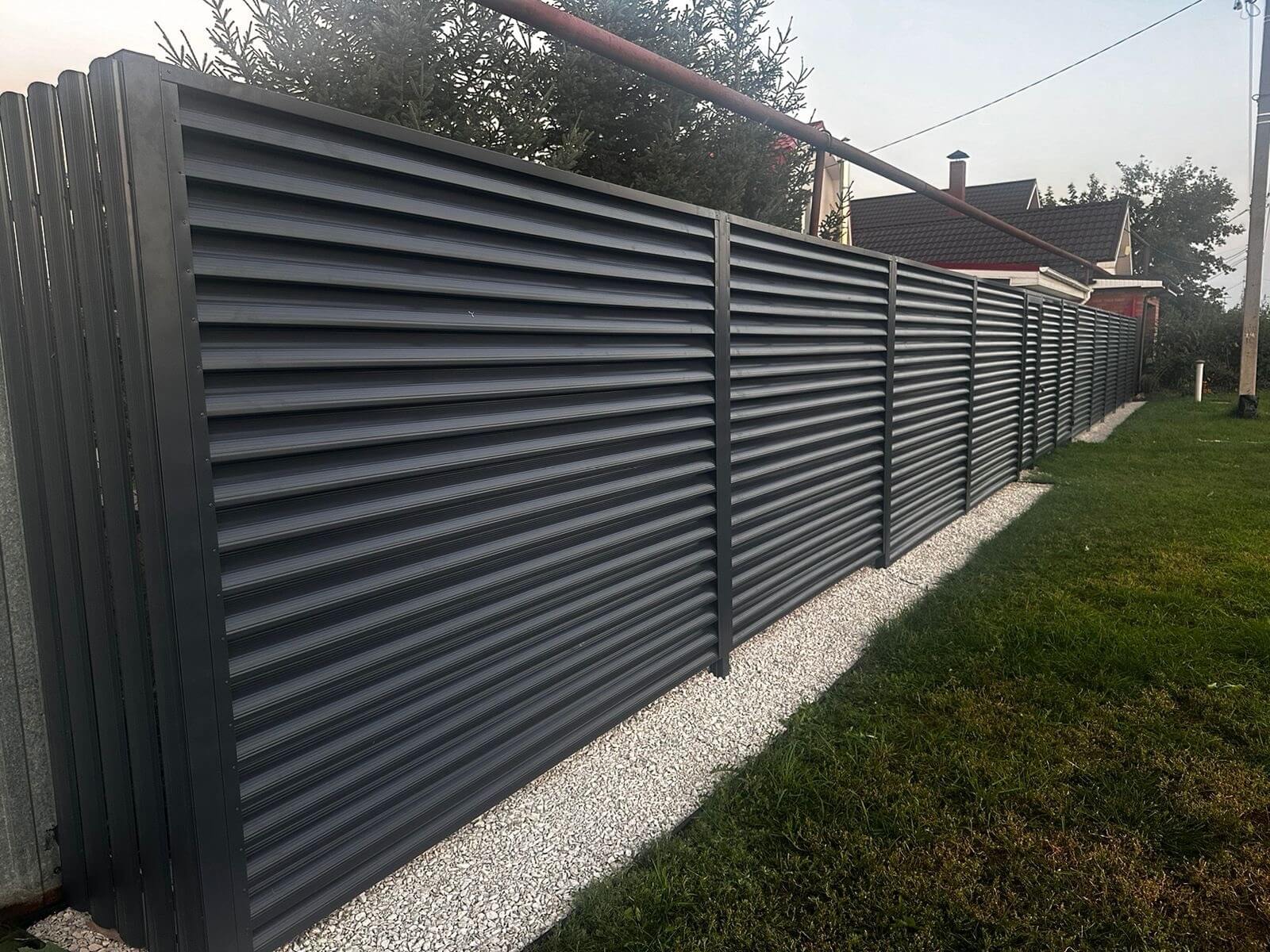 Забор из ламелей Еврожалюзи 26м RAL7024/7024 Серый Графит двусторонний фото 4 в Новочеркасске