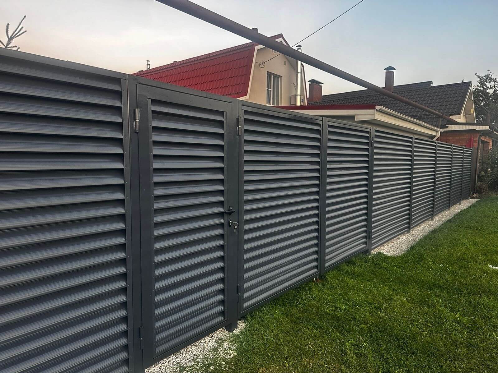 Забор из ламелей Еврожалюзи 26м RAL7024/7024 Серый Графит двусторонний фото 1 в Новочеркасске