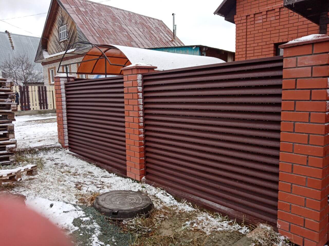 Забор из ламелей еврожалюзи 12м RAL8017/8017 Шоколад двусторонний МАТТЕ фото 3 в Новочеркасске