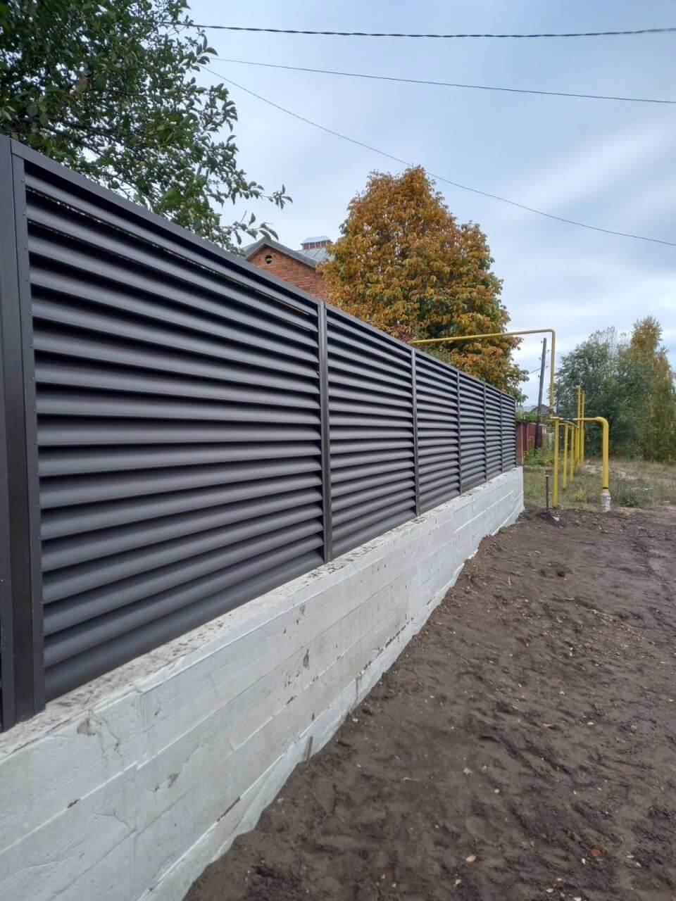 Забор из ламелей еврожалюзи 34м RAL8019/8019 Темный Шоколад двусторонний МАТТЕ в Новочеркасске