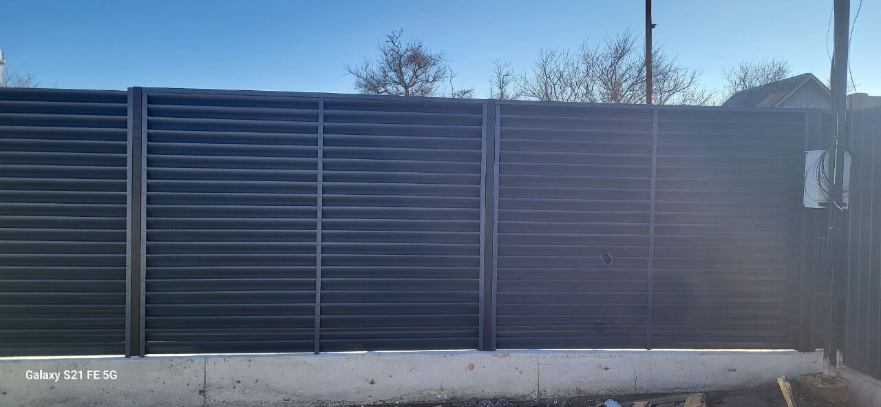 Забор из ламелей еврожалюзи 30м RAL7024/7024 Серый Графит двусторонний фото 6 в Новочеркасске