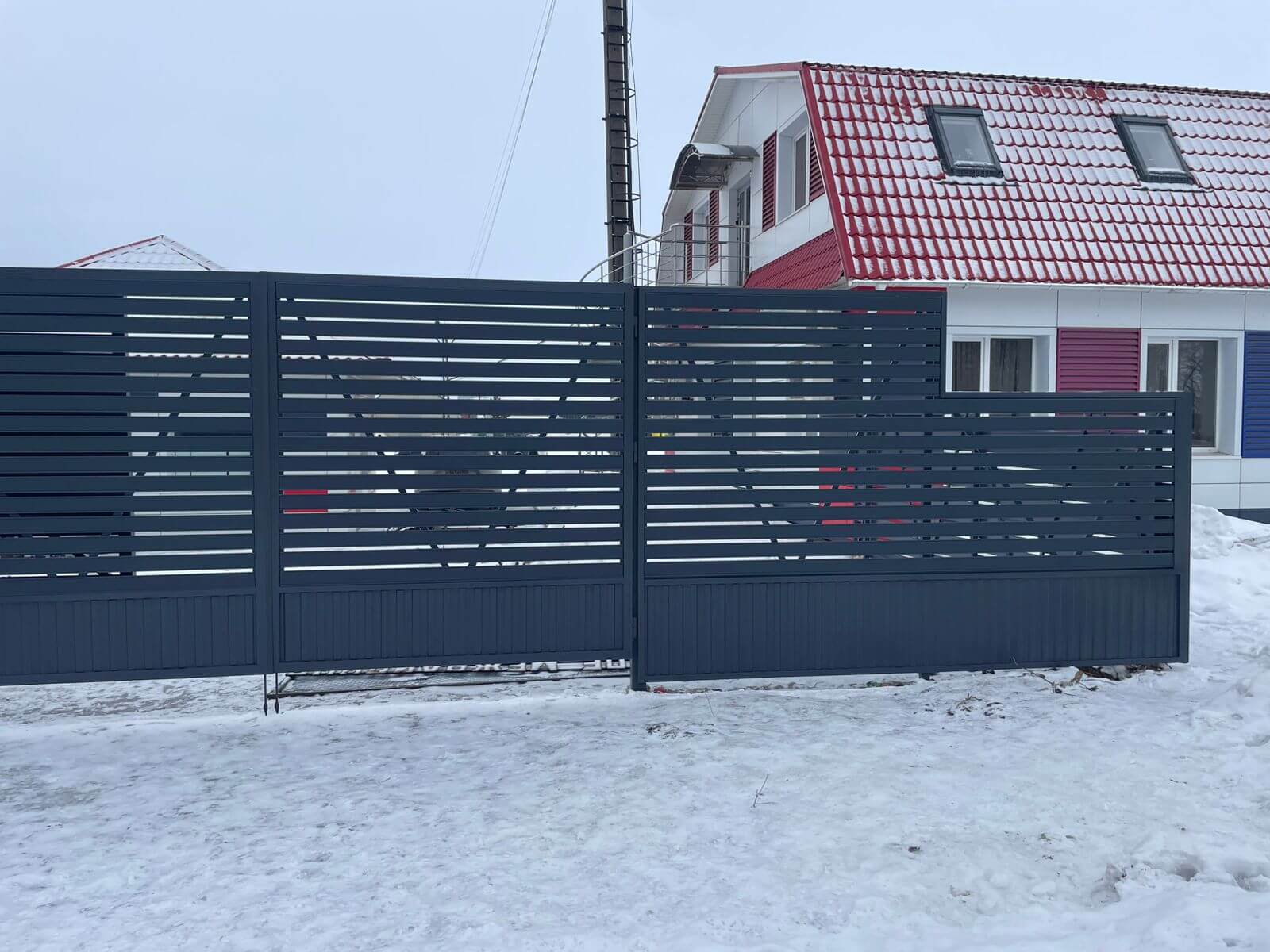 Забор-ранчо из металлического планкена 11м RAL7024 Серый Графит фото 1 в Новочеркасске