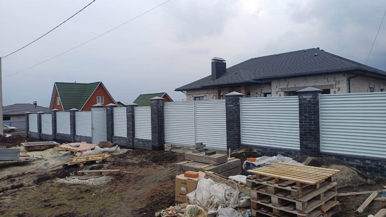 Забор-жалюзи из ламелей ЭКО-Z 94м RAL9003/9003 Белый двусторонний фото 2 в Новочеркасске