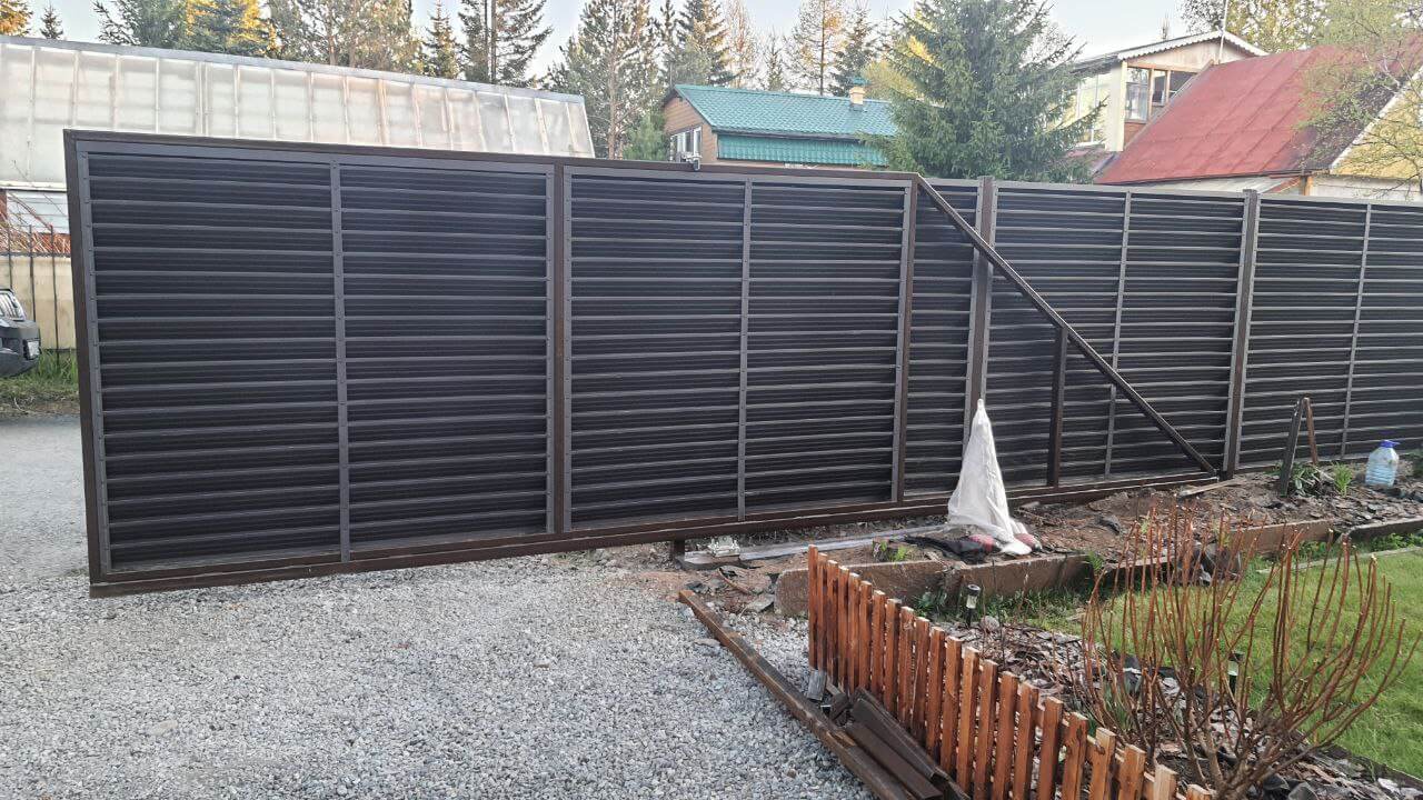Забор-жалюзи из ламелей ЭКО-Z-US 12м RAL8019/8019 Темный Шоколад двусторонний МАТТЕ фото 3 в Новочеркасске