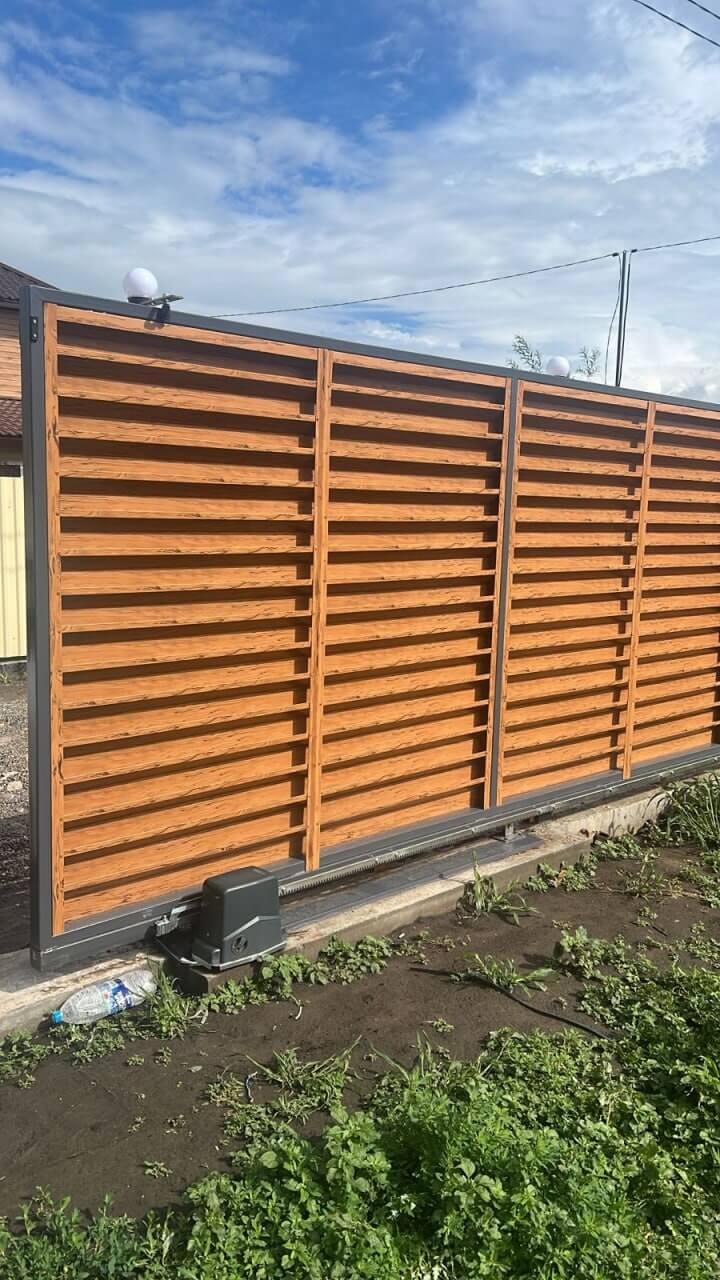 Забор-жалюзи из ламелей Хай-Тек 57м Кипарис 2xPrintech двусторонний фото 1 в Новочеркасске
