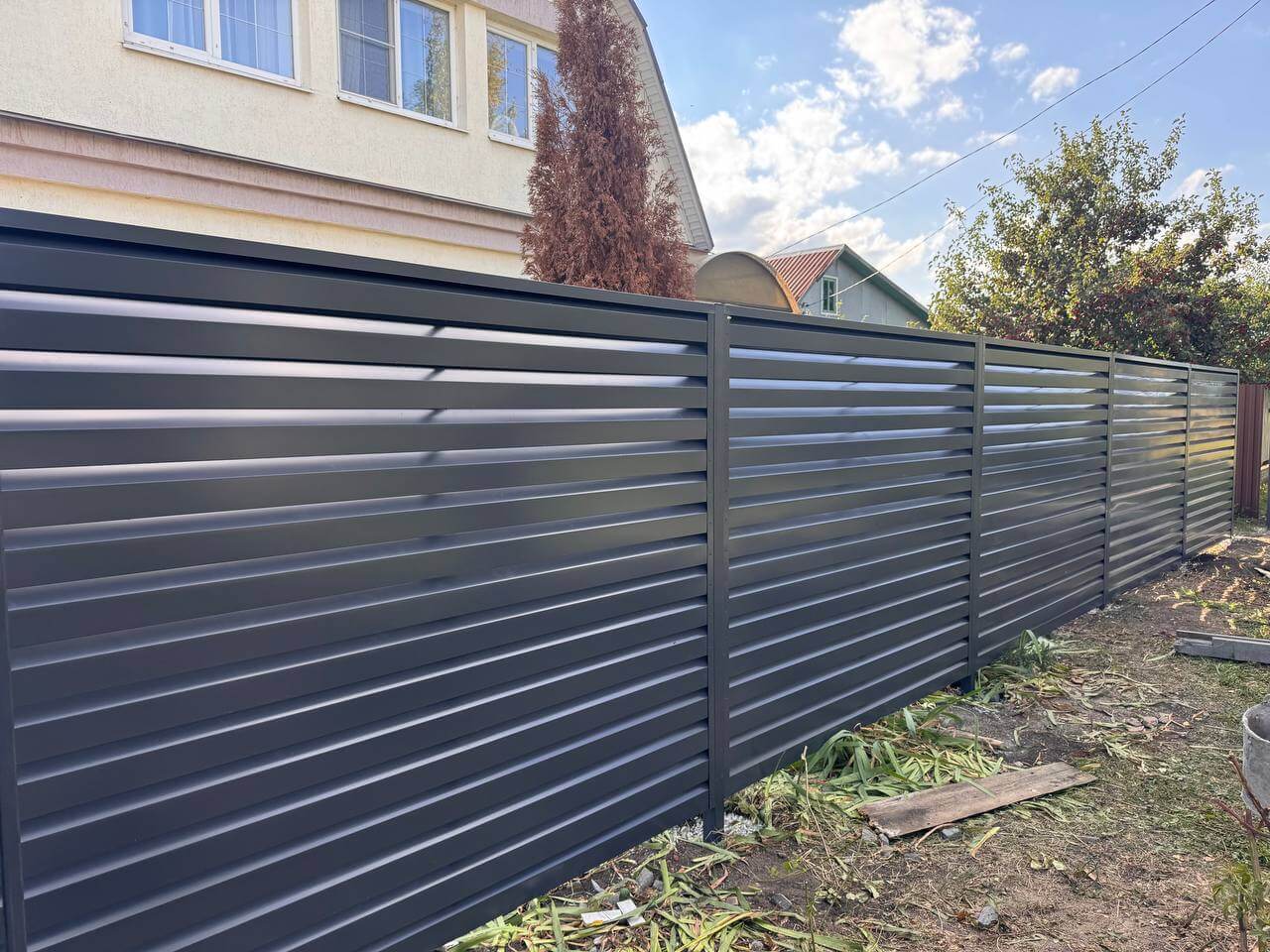 Забор-жалюзи из ламелей Хай-Тек 26м RAL7024/7024 Серый Графит двусторонний в Новочеркасске
