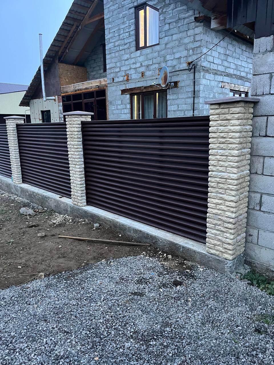 Забор-жалюзи из ламелей ЭКО-Z 18м RAL8017/8017 Шоколад двусторонний фото 2 в Новочеркасске