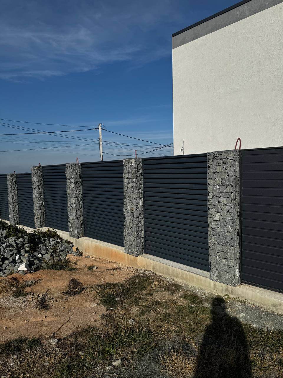 Забор-жалюзи из ламелей ЭКО-Z-US усиленных 36м RAL7024/7024 Серый Графит двусторонний МАТТЕ фото 6 в Новочеркасске