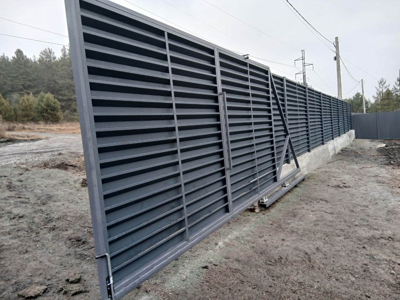 Забор-жалюзи из ламелей Хай-Тек 37м RAL7024/7024 Серый Графит двусторонний МАТТЕ фото 7 в Новочеркасске