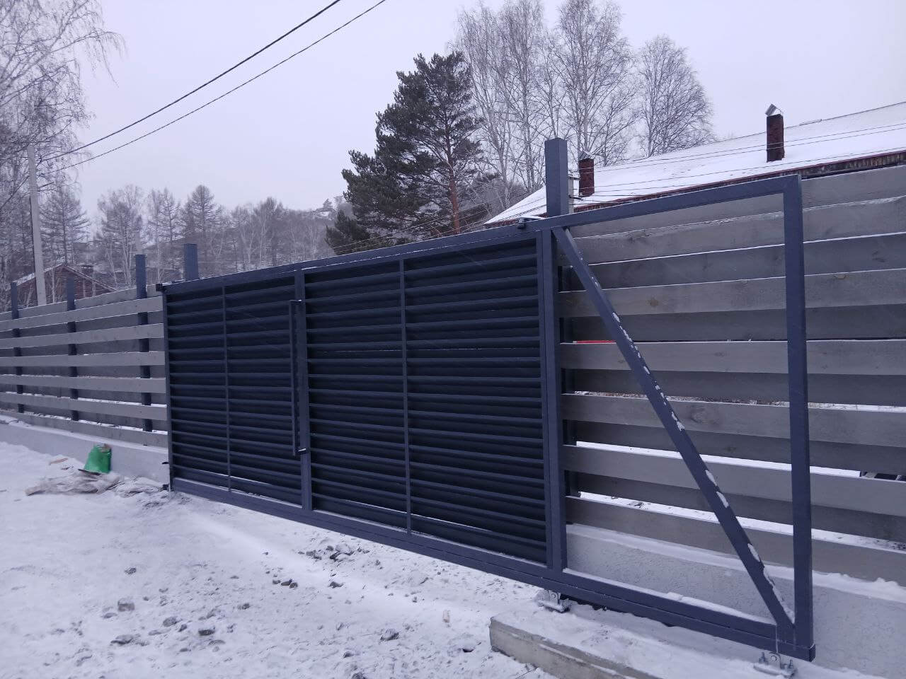 Входная группа из ламелей Хай-Тек RAL7024/7024 Серый Графит двусторонний МАТТЕ фото 4 в Новочеркасске