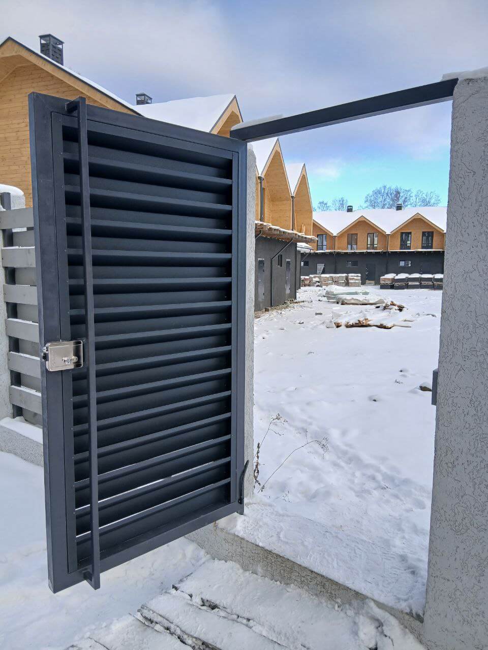 Входная группа из ламелей Хай-Тек RAL7024/7024 Серый Графит двусторонний МАТТЕ фото 21 в Новочеркасске
