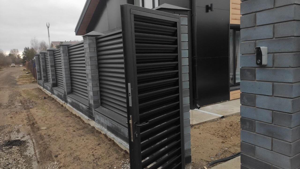 Забор-жалюзи из ламелей ЭКО-Z 17м RAL9005/9005 Черный МАТТЕ фото 1 в Новочеркасске