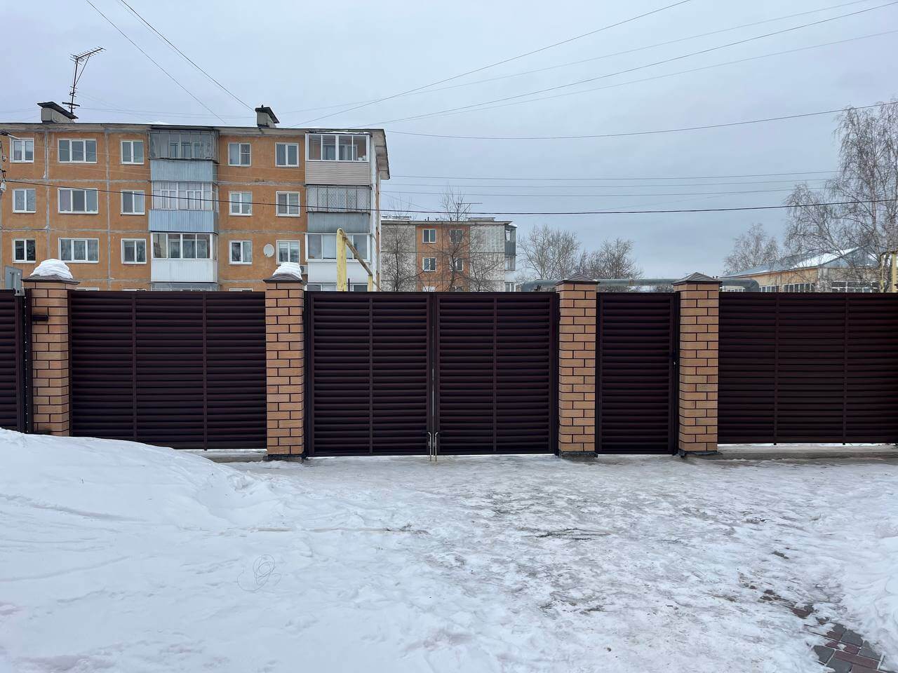 Забор-жалюзи из ламелей ЭКО-Z 87м RAL8017/8017 Шоколад двусторонний МАТТЕ фото 1 в Новочеркасске