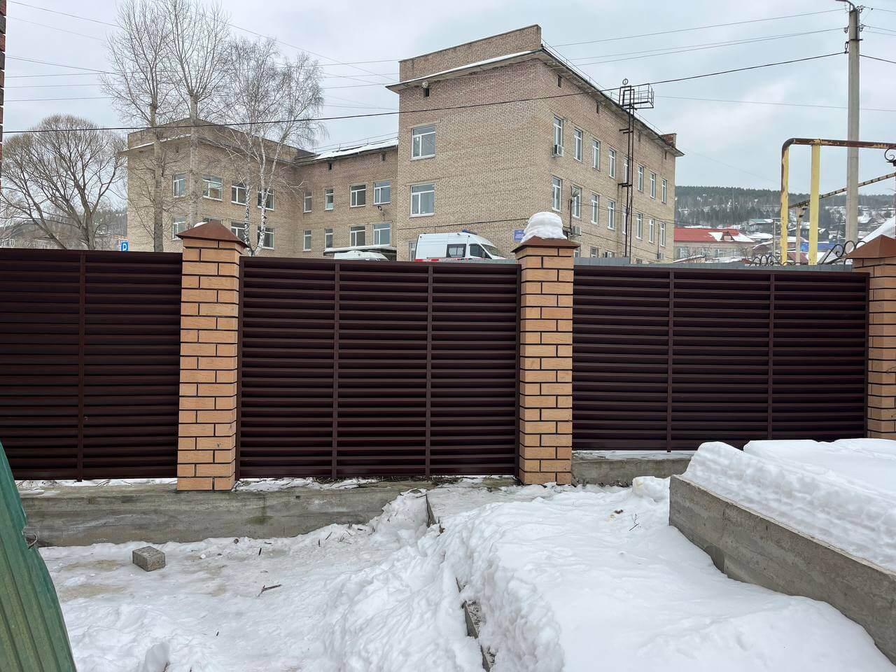 Забор-жалюзи из ламелей ЭКО-Z 87м RAL8017/8017 Шоколад двусторонний МАТТЕ фото 16 в Новочеркасске