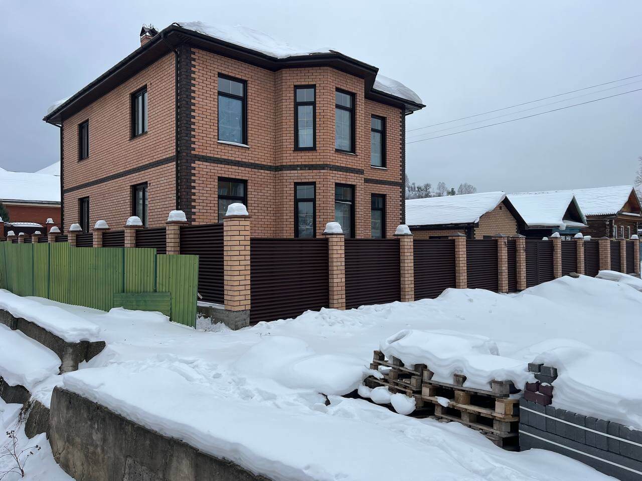 Забор-жалюзи из ламелей ЭКО-Z 87м RAL8017/8017 Шоколад двусторонний МАТТЕ фото 12 в Новочеркасске