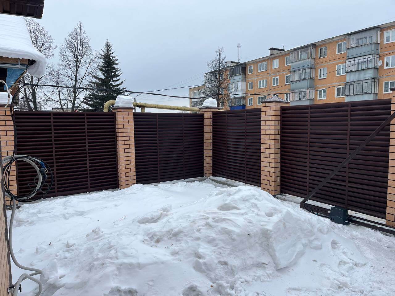 Забор-жалюзи из ламелей ЭКО-Z 87м RAL8017/8017 Шоколад двусторонний МАТТЕ фото 11 в Новочеркасске