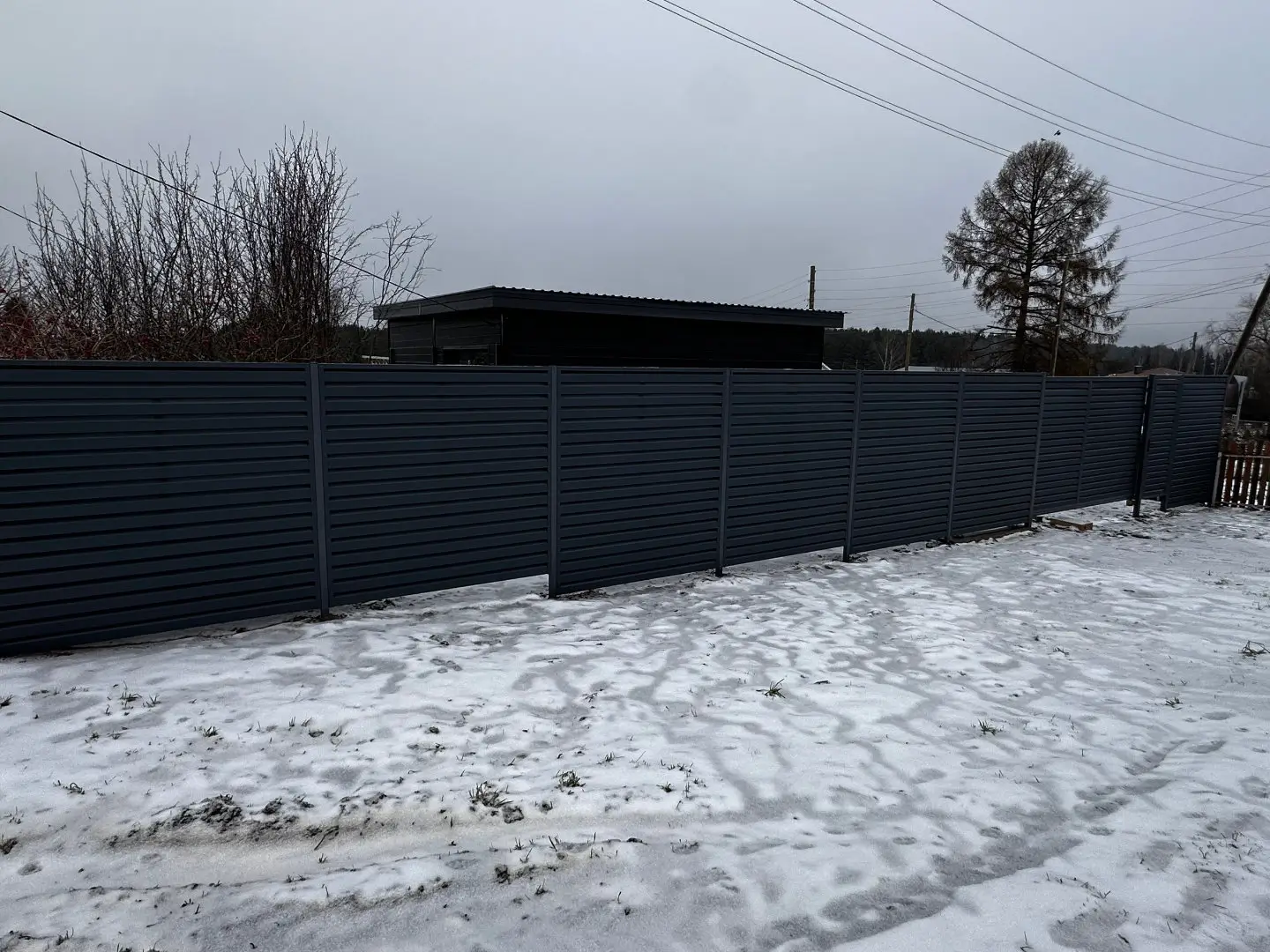 Забор-жалюзи из ламелей Хай-Тек 20м RAL7024/7024 Серый Графит двусторонний МАТТЕ фото 3 в Новочеркасске